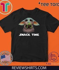 Baby Yoda And Frog Snack Time Offcial T-Shirt