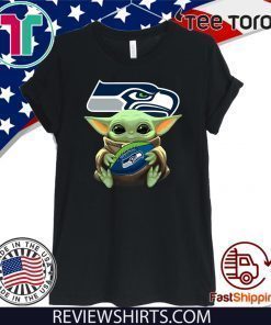 Baby Yoda Hug Philadelphia Eagles Offcial T-Shirt