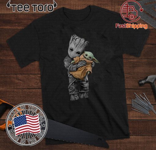 Groot hug baby yoda Offcial T-Shirt