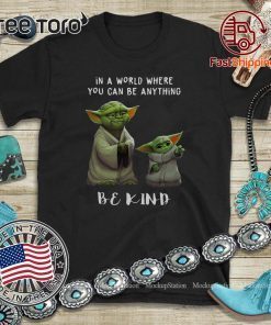 Star Wars Yoda and Baby Yoda in a world where you can be anything be kind Offcial T-Shirt