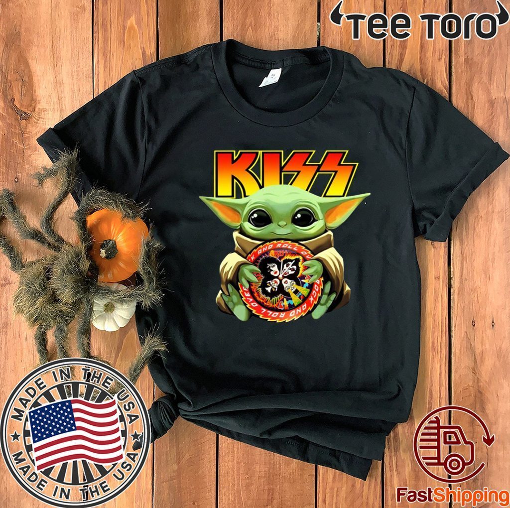 Baby Yoda Hug Kiss 2020 T-Shirt