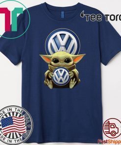Baby Yoda Hug Volkswagen 2020 T-Shirt