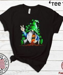 Gnomes Lucky Hug Black label St. Patrick_s Day 2020 T-Shirt