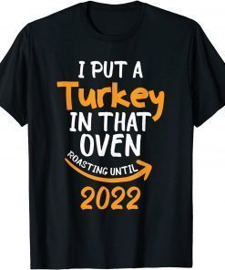 2021 I Put A Turkey In That Oven Pregnancy Thanksgiving Dad Mom Unisex T-Shirt