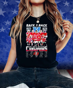 Buccaneers Back 3 Back 2023 NFC South Division Champions Signatures T-Shirt