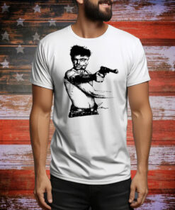 Robert De Niro Holding A Gun Taxi Driver Tee Shirts